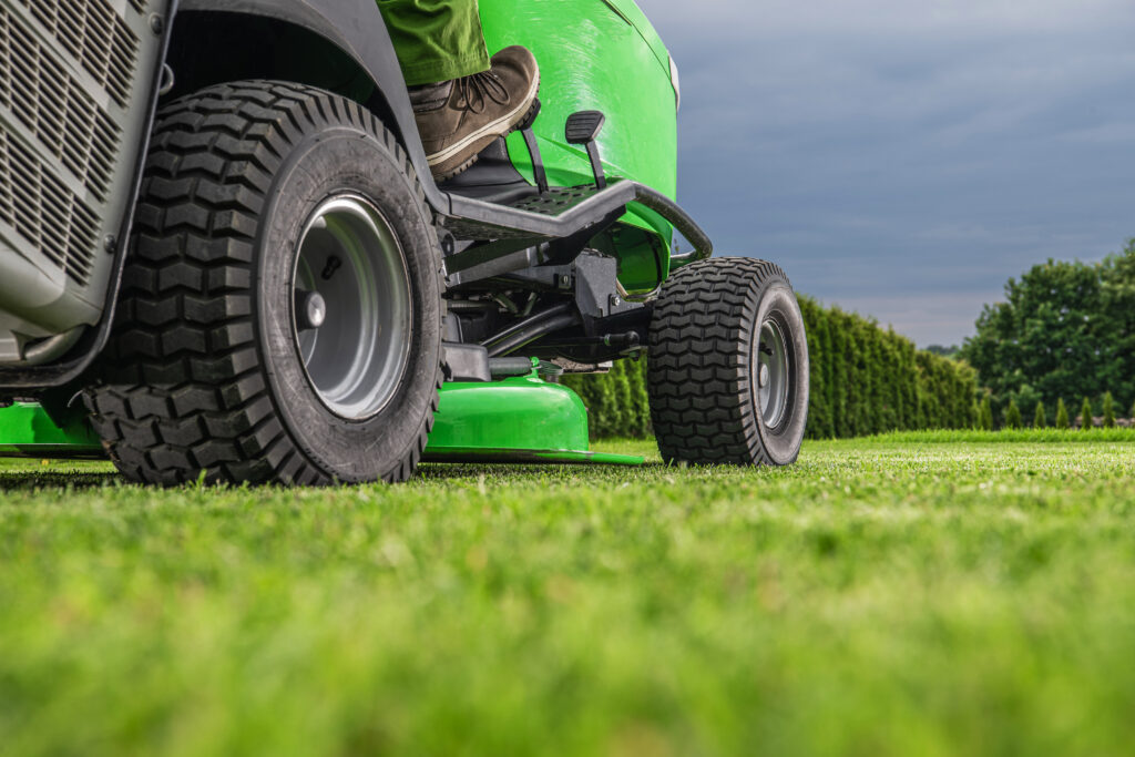 Get lawn mower and tractor batteries in kingsville this spring at queen's auto